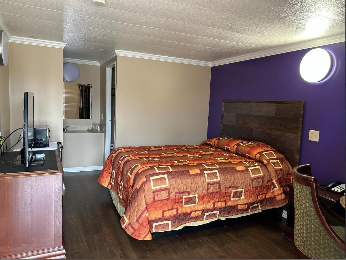 Spanish Inn Motel 브룩헤븐 외부 사진